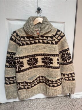 Cowichan Sweater - Beige & Dark Brown